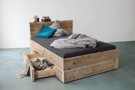 A Winters Sunday Morning Dont Want To Leave The Bed Unser Jumbo Bett Aus Altem Aufgearbeiteten Berlin Big Sofa Mit Schlaffunktion Bett Mit Bettkasten Sitzen