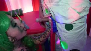 Kostenlose crowd surfing grope Porno-Videos von in 2025, 7 | xHamster