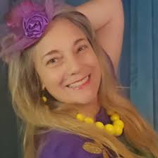 What are good places to eat near the lake with a view?