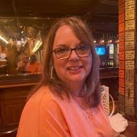 Beth Reeves's Instagram, Twitter & Facebook