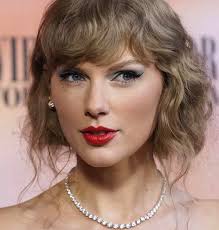 Taylor Swift if she had slay eyebrows : r/SwiftlyEyebrows