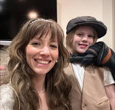 Donna Hartshorn's Instagram, Twitter & Facebook