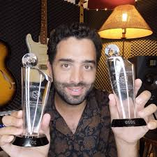 Cantor de “Andrà Tutto Bene” vence concurso internacional