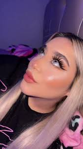 Lesley Karlette (@lesleykarlette)