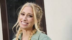 Sandra Flaherty's Instagram, Twitter & Facebook