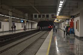 Los hechos ocurrieron en la estación tláhuac de la línea 12, donde una mujer embarazada comenzó a tener contracciones. Eje Central Metro Station Wikipedia