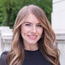 Alina Carta's Instagram, Twitter & Facebook