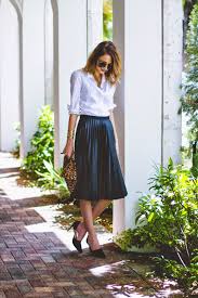 Black And White Pleated Skirt Outfit The Pleated Skirt Outfit Is A Game Changer This Spring Just The Design Spring Work Outfits Fashion Meeting Outfit