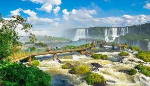 Se pueden realizar paseos en lancha bajo los saltos y caminatas por senderos apreciando algunos animales de la selva semitropical. Cataratas Del Iguazu El Recorrido Que Todo Amante De La Naturaleza Debe Realizar Vamos El Comercio Peru