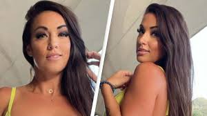 Christian OnlyFans star says she does porn because it is Gods message -  Community - UNILAD