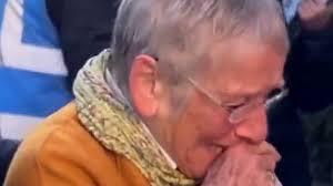 Heartbreaking moment elderly Jewish woman sobs as she's 'hounded and  intimidated' by pro-Palestine protestors outside community centre in London 