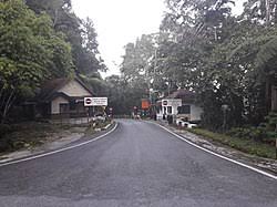Fraser's hill, or bukit fraser, is spread over seven hills straddling the pahang/selangor border just over 100km north of kuala lumpur. Fraser S Hill Wikipedia