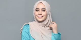 Warna yang sesuai dengan biru gelap. Pakai Dress Biru Serasikan Dengan Gaya Makeup Ini Dream Co Id