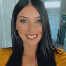 April Everhart's Instagram, Twitter & Facebook