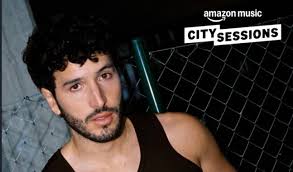 Kurt Vile versiona “Must Be Santa” de Bob Dylan