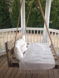 Liege Auf Balkon H Ngendes Bett Selber Machen Gartendiy Garten Diy In 2020 Pallet Furniture Designs Pallet Furniture Outdoor Balcony Decor