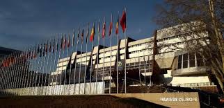 Na podobě vlajky eu se 8. Esejisticka Soutez Rada Evropy Si Letos Pripomina 70 Let Od Sveho Vzniku Stala Mise Ceske Republiky Pri Rade Evropy Ve Strasburku