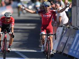 Rémi cavagna conquista la diciannovesima tappa rémi cavagna conquista la diciannovesima tappa da ávila a toledo, caduta per primoz roglic ma non perde terreno rémi cavagna (fonte pagina twitter) rémi cavagna conquista la diciannovesima tappa alla vuelta a españa 2019, tappa di transizione da ávila a toledo per un totale di 165 km. Remi Cavagna Bicitv
