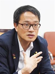 박주민(朴柱民, 1973년 11월 21일 ~ )은 대한민국의 변호사, 정치인이다. Vauovy Skz0ntm
