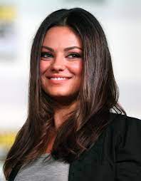 Mila kunis & ashton kutcher rejoin the armchair expert to explain how they got into cryptocurrency, how a decentralized currency can exist . Datei Mila Kunis By Gage Skidmore 3 Jpg Wikipedia