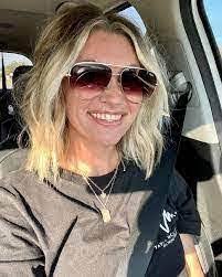 Dena Holbrook's Instagram, Twitter & Facebook