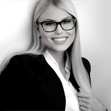 Lara Lorenz's Instagram, Twitter & Facebook