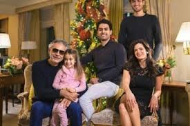 Andrea bocelli el mejor cantante del mundo. Andrea Bocelli Mit Seinem Sohn Ein Einzigartiges Duett Der Sohn Erbte Nicht Nur Eine Schone Stimme Uberalles