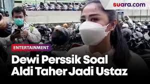 Dari segi nada, lagu yang diciptakan aldi taher untuk kaesang pangarep sama persis dengan yang ia buat untuk nissa sabyan. Aldi Taher Ngaku Ustaz Banjir Kritikan Dewi Perssik Semoga Alim Beneran Matamata Com
