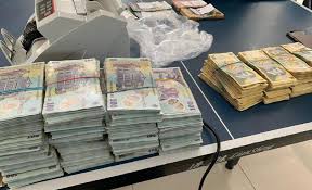 Cel putin 19 companii din marea britanie sunt suspectate de implicare in acest caz, una dintre cele mai mari operatiuni de spalare de bani din europa, care a vizat spalarea a 20 de miliarde de dolari. UrmÄƒrit In Marea Britanie Pentru SpÄƒlare De Bani Prins De PoliÈ›iÈ™tii Din ConstanÈ›a