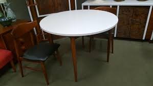Shop iconic dining tables from our exclusive collection, origins by inmod. Mid Century Modern Round Dining Table With White Top By Baumritter From Peg Leg Vintage Of Beltsville Md Attic