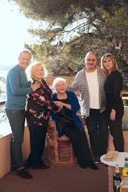 Line showed the first signs of her talent in primary school, when at the age of seven she won an amateur competition. Line Renaud Unifrance