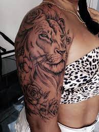 Tattoo leão feminino | Tatuagem feminina braço, Tatuagem braço inteiro feminino, Tatuagem mulher