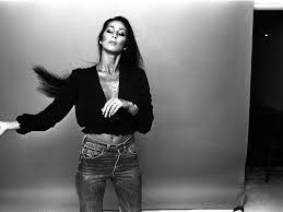 Cher), настоящее имя — ше́рилин саркися́н лапье́р бо́но о́ллмэн (англ. Turning Back Time With Five Of Cher S Most Copied Looks Racked