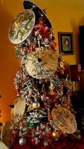 Discover The Meaning Behind The Symbols Of Christmas Christmas Tree Themes Japanese Christmas Silver Christmas Tree