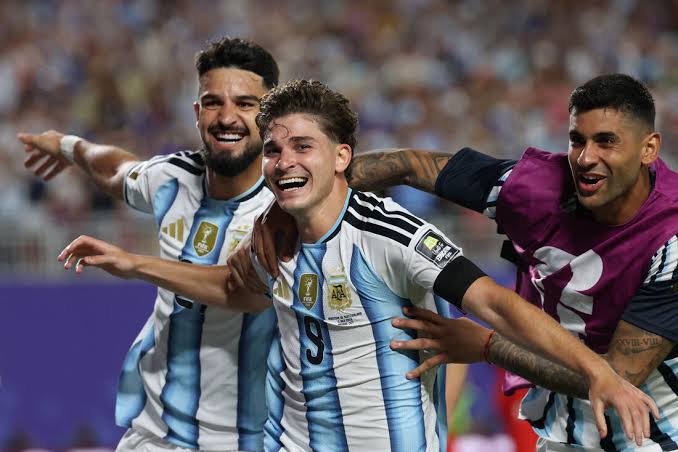Juli&aacute;n &Aacute;lvarez faz gola&ccedil;o, Argentina vence a Su&iacute;&ccedil;a na prorroga&ccedil;&atilde;o e vai &agrave; semifinal da Copa - Folha PE