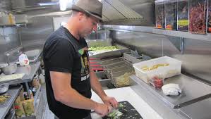 If you wanna dine with sand beneath your feet, this is where you oughta go. Downtown Packed 10 Places To Eat On Coastal Highway In Delaware