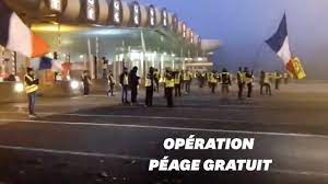 Gilets jaunes constituants‏ @giletsjaunesco2 13 июн. 5 Decembre Les Gilets Jaunes Mobilises Au Peage De Saint Arnoult Yvelines Youtube
