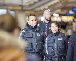 En tant qu'agent de sûreté ferroviaire, vous avez 4 rôles essentiels. Agent De Surete Ferroviaire F Ou H Cdi Ile De France Relation Clients Surete Emploi Sncf