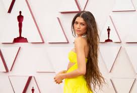 She began her career appearing as a child model working for macy's, mervyns and old navy. Zendaya Just Wore A Luminous Glow In The Dark Couture Gown To The Oscars