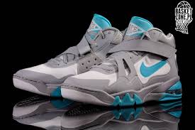 Il est aujourd'hui est analyste sur inside the nba. Nike Air Force Max Cb 2 Hyperfuse Gamma Blue Charles Barkley Fur 122 50 Basketzone Net