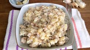 Amestecam pana la omogenizare, punem salata. Salata Cu Pui Si Ciuperci Katy S Food Youtube