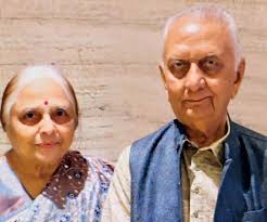 Cops help senior citizens