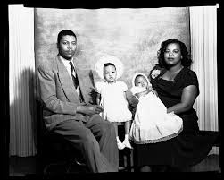 1950 S Black And White Family Photos Http Sirismm Si Edu Archivcenter Scurlock Ac0618 004 0001907 Jpg Black Families African American American Style