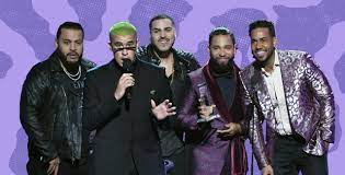 Bachata supergroup aventura and puerto rican star bad bunny have joined forces for volví, a love song powered by subtle reggaeton drums laced with bachata guitars. Bad Bunny Posted A Selfie With Aventura So When Does The Album Drop