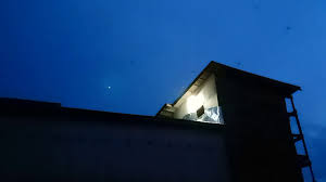 Ingin sukses membudidayakan sarang burung walet rumahan? Tehnik Memikat Anakan Walet Dengan Menggunakan Lampu Dl Lmb Youtube