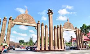 Pintu gerbang sultan ismail petra terletak di kota sultan ismail petra, kota bharu, kelantan. Pintu Gerbang Kota Bharu