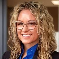 Lynn Sutter's Instagram, Twitter & Facebook