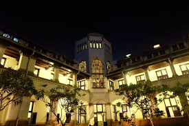 Dibangun tahun 1904 awalnya merupakan area perkantoran perkeretaapian di zaman belanda. Lawang Sewu Semarang Wisata Sejarah Dan Keangkerannya Jogja Tour Wisata Dan Rental Mobil