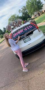 Senior Cars Decorated With Window Paint Senior Parade Girl Senior Pictures Senior Car Decorating Ideas