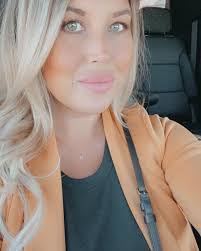 Kristen Castle's Instagram, Twitter & Facebook